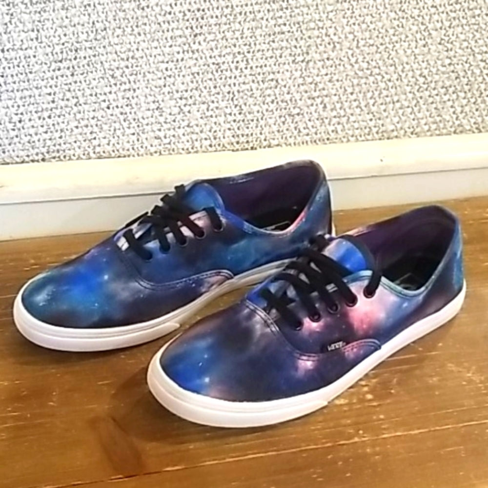 Van’s Cosmic Galaxy Low Top Sneakers ~ 7M/8.5W